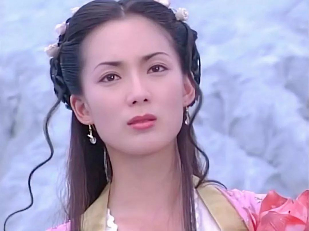 Mỹ nữ Tiếu ngạo giang hồ bị bạn trai lừa tiền, phải mở tiệm mát-xa trả nợ, 1 mình nuôi con-1