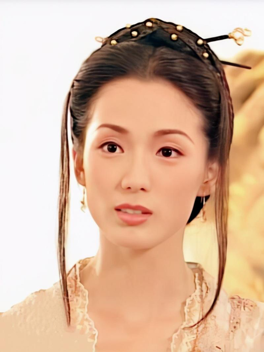 Mỹ nữ Tiếu ngạo giang hồ bị bạn trai lừa tiền, phải mở tiệm mát-xa trả nợ, 1 mình nuôi con-4