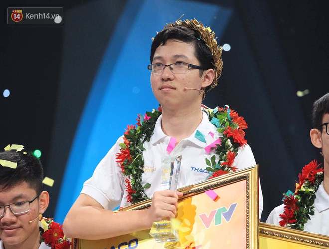 Cận cảnh chiếc vòng nguyệt quế dành riêng cho Quán quân Olympia hôm nay, ước mơ của mọi thế hệ học trò suốt 20 năm là đây!-7