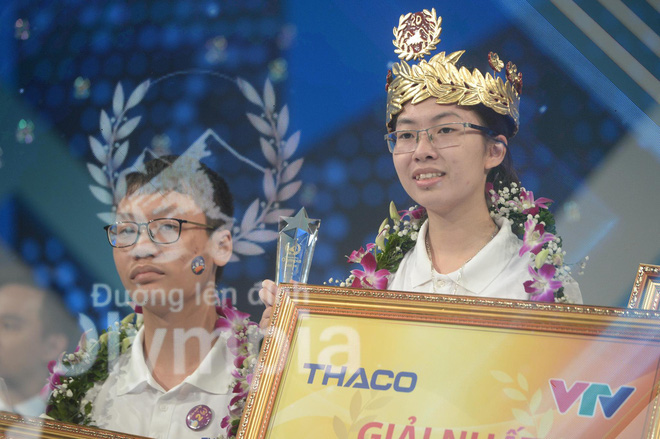 Cận cảnh chiếc vòng nguyệt quế dành riêng cho Quán quân Olympia hôm nay, ước mơ của mọi thế hệ học trò suốt 20 năm là đây!-5