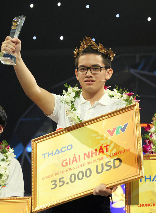 Cận cảnh chiếc vòng nguyệt quế dành riêng cho Quán quân Olympia hôm nay, ước mơ của mọi thế hệ học trò suốt 20 năm là đây!-6