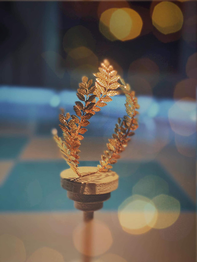 Cận cảnh chiếc vòng nguyệt quế dành riêng cho Quán quân Olympia hôm nay, ước mơ của mọi thế hệ học trò suốt 20 năm là đây!-2