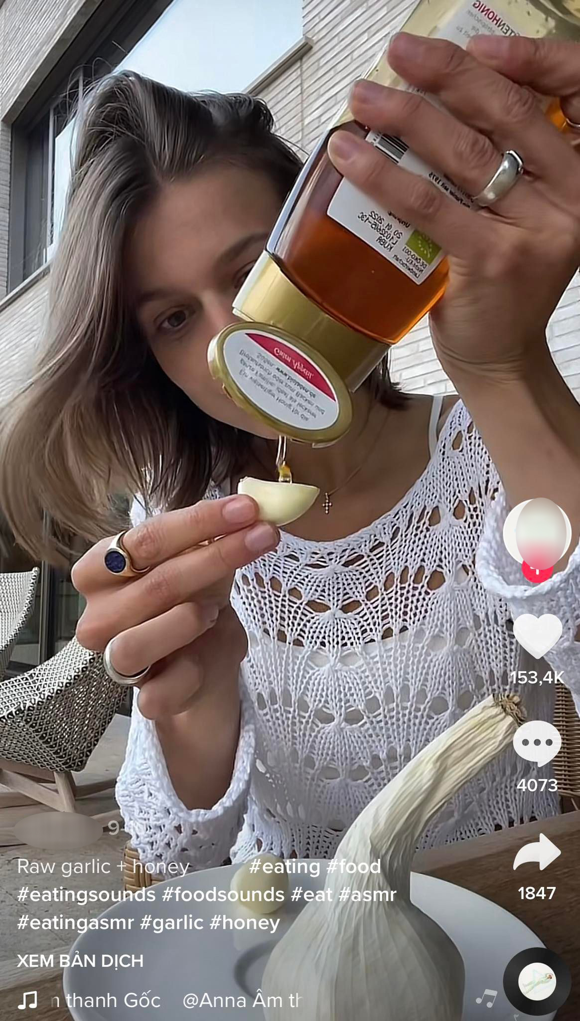 Bóc tỏi ngâm vào loại nguyên liệu này sau 2 ngày lấy ra dùng, cả nhà không cần lo bị ho cảm, ốm vặt mùa lạnh, da còn đẹp hồng, căng mịn ai nhìn cũng mê-1