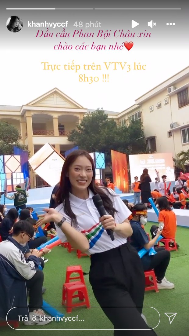 Hình ảnh đầu tiên của Khánh Vy tại Chung kết Olympia: Cầm trịch ở đầu cầu Phan Bội Châu, nhắng nhít đáng yêu mà vẫn xịn quá chừng!-2