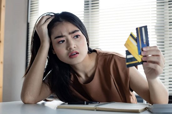 Chi tiêu theo 7 kiểu “mất trí” này thì thật có lỗi với số tiền bạn vất vả kiếm được