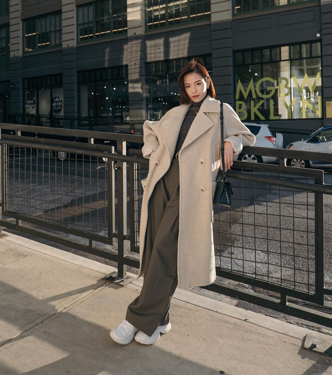 Diện áo khoác dáng dài hack chiều cao: 4 chiêu mix đồ nàng thấp bé cần thuộc lòng để không lo bị nuốt dáng-5