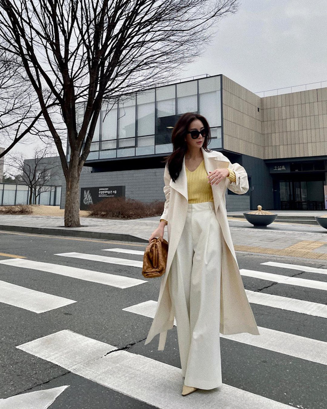 Diện áo khoác dáng dài hack chiều cao: 4 chiêu mix đồ nàng thấp bé cần thuộc lòng để không lo bị nuốt dáng-10