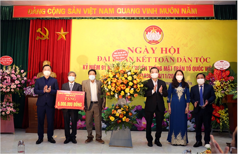 Chủ tịch UBND Thành phố Chu Ngọc Anh chung vui Ngày hội Đại đoàn kết toàn dân tộc cùng Nhân dân phường Phú Diễn-1