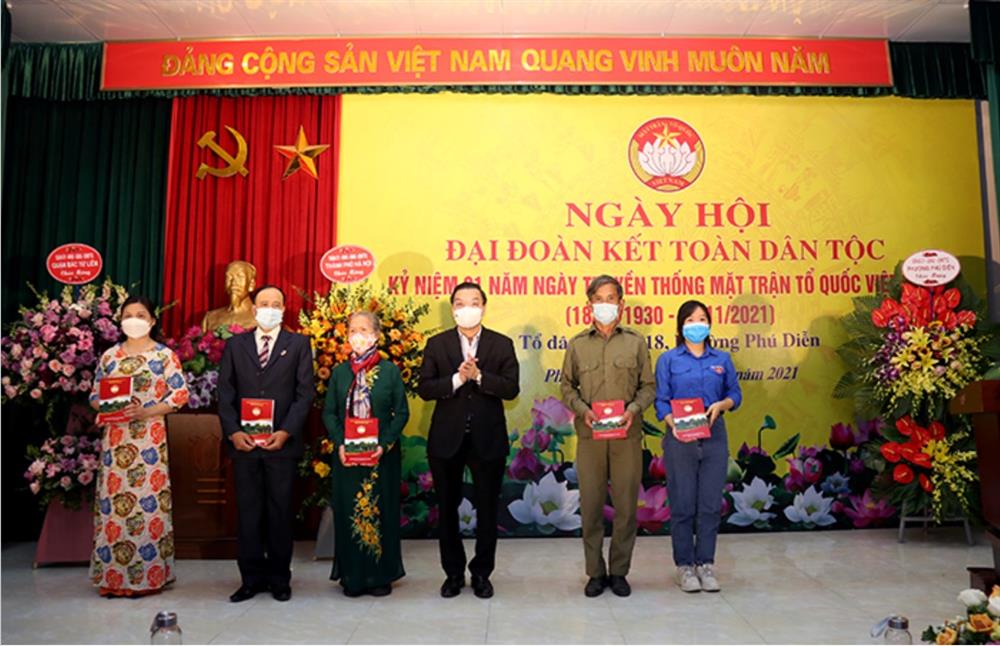 Chủ tịch UBND Thành phố Chu Ngọc Anh chung vui Ngày hội Đại đoàn kết toàn dân tộc cùng Nhân dân phường Phú Diễn-2