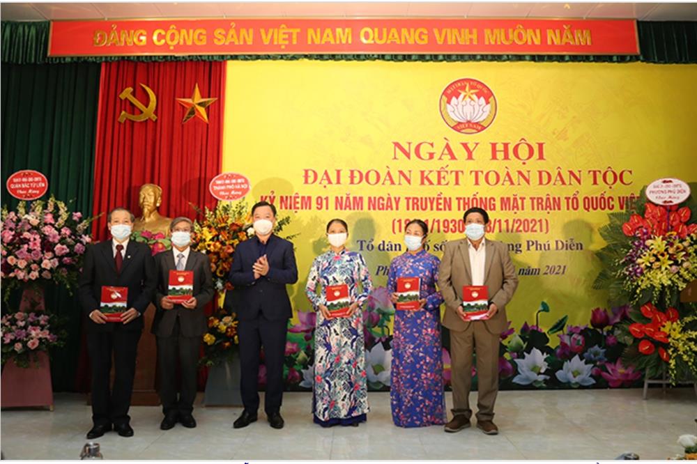 Chủ tịch UBND Thành phố Chu Ngọc Anh chung vui Ngày hội Đại đoàn kết toàn dân tộc cùng Nhân dân phường Phú Diễn-4