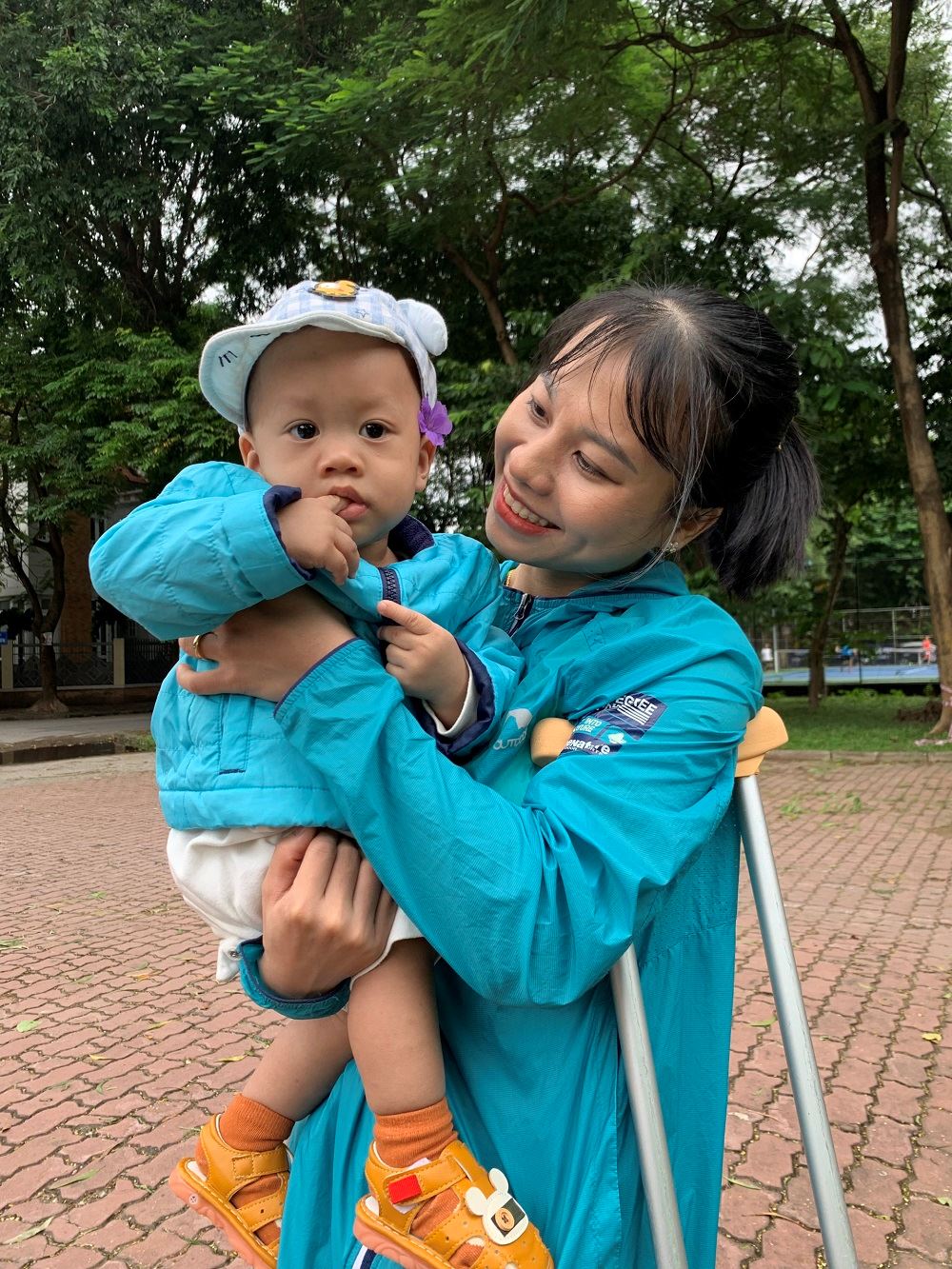 Chuyện tình cổ tích của đôi vợ chồng lính chì dạy con tập đi: Nửa kia là phần còn lại không thể tách rời-7