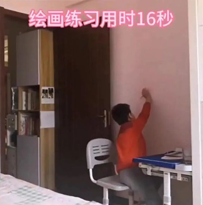 Ông bố để con làm bài tập một mình và lén quay lại, clip thu về gây chấn động cư dân mạng-3