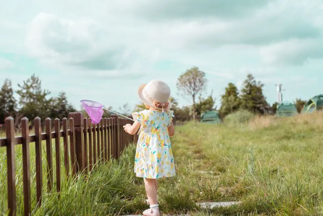 Ông bố để con làm bài tập một mình và lén quay lại, clip thu về gây chấn động cư dân mạng-6