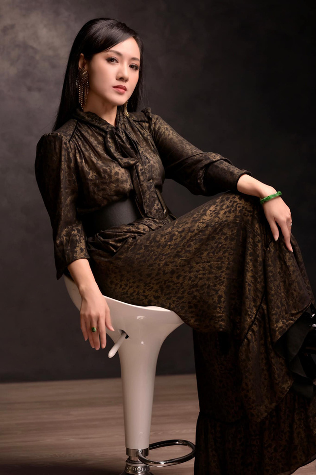 BTV Hoài Anh đăng ảnh khoe thần thái vô cùng lạnh lùng nhưng không thể phủ nhận nhan sắc ngày càng sắc sảo, mặn mà-1