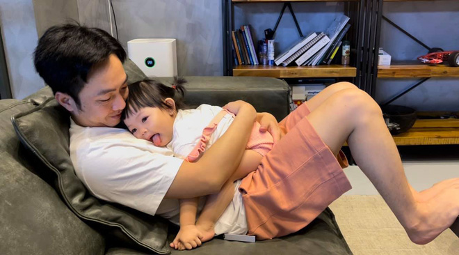 Tiểu thư nhà đại gia Cường Đô La chụp ảnh: Ekip hơn chục người, nhìn studio ngập hoa giữa biệt thự là biết giàu cỡ nào!-5