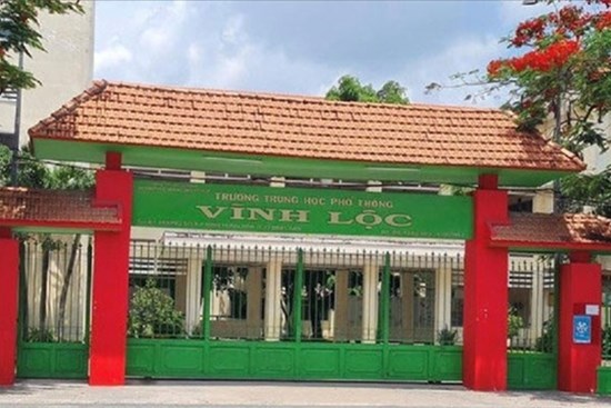 Không 'thả tim' vào nhóm Zalo, giáo viên bị Hiệu trưởng trừ điểm thi đua