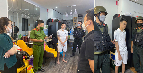 Những bí mật phía sau hotboy cưỡi Merc”-1