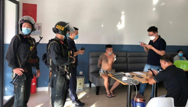 Những bí mật phía sau hotboy cưỡi Merc”-3