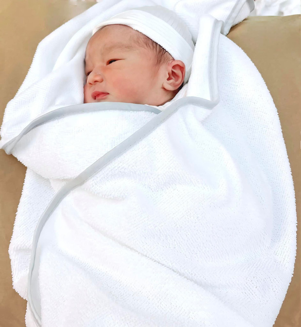 Bảo Thy đã hạ sinh quý tử đầu lòng cho ông xã đại gia, tiết lộ luôn dung mạo và thông tin của bé!-2