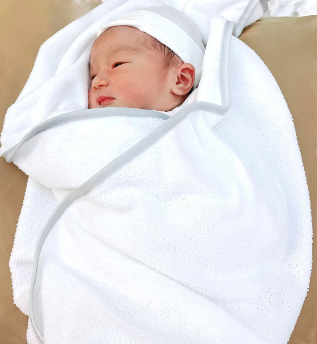 Bảo Thy nghén nặng tới mức bị xuất huyết dạ dày, sốt rét cao 39.5 độ khi tiêm vaccine Covid-19 trong thai kỳ-2