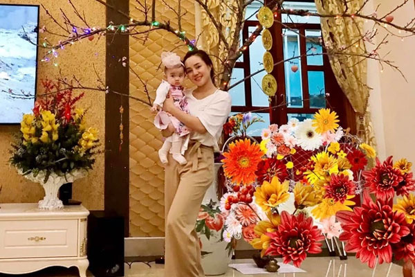 Bị tố mượn nhà sống ảo, Vy Oanh khoe quà cưới triệu đô của ông xã, khéo chứng minh gia đình có 1000 tỷ-6