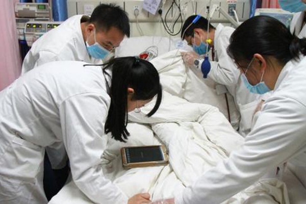 Cô gái 23 tuổi qua đời do ung thư gan vì mỗi tháng đi bar uống rượu 26 ngày-5