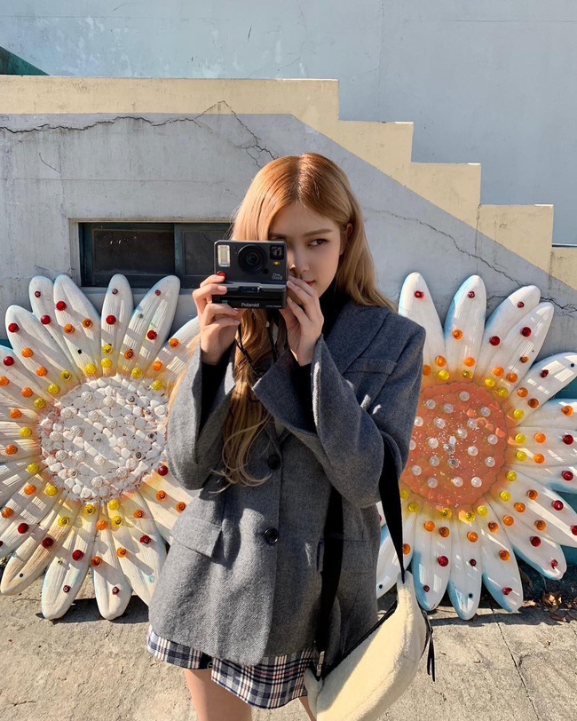 Nghiện blazer nhất Black Pink, Rosé có cả loạt cách mix để style không bao giờ bị nhàm chán-11