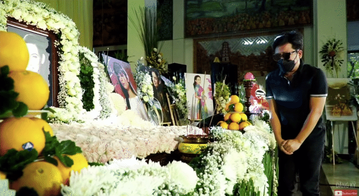Nghệ sĩ hát tiễn biệt Phi Nhung tại lễ cúng 49 ngày: Vy Oanh lặng người, Phương Mỹ Chi gọi tiền bối là đóa hoa sen-2