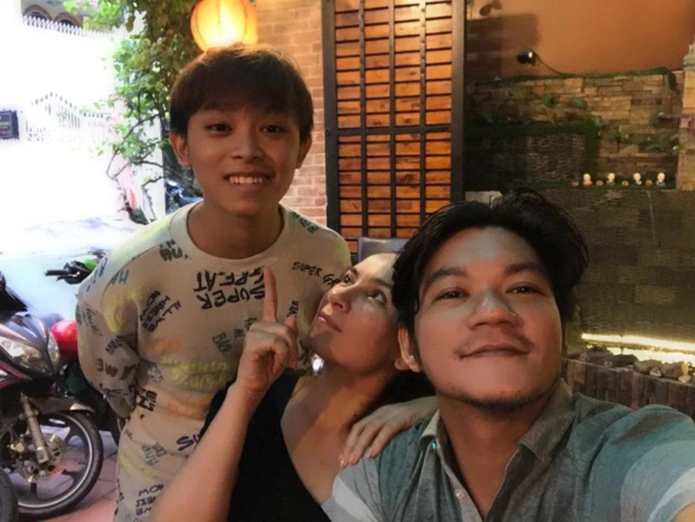 Rộ tin đồn Hồ Văn Cường bị cấm đến dự lễ 49 ngày Phi Nhung, người trong ê-kíp phản bác-3