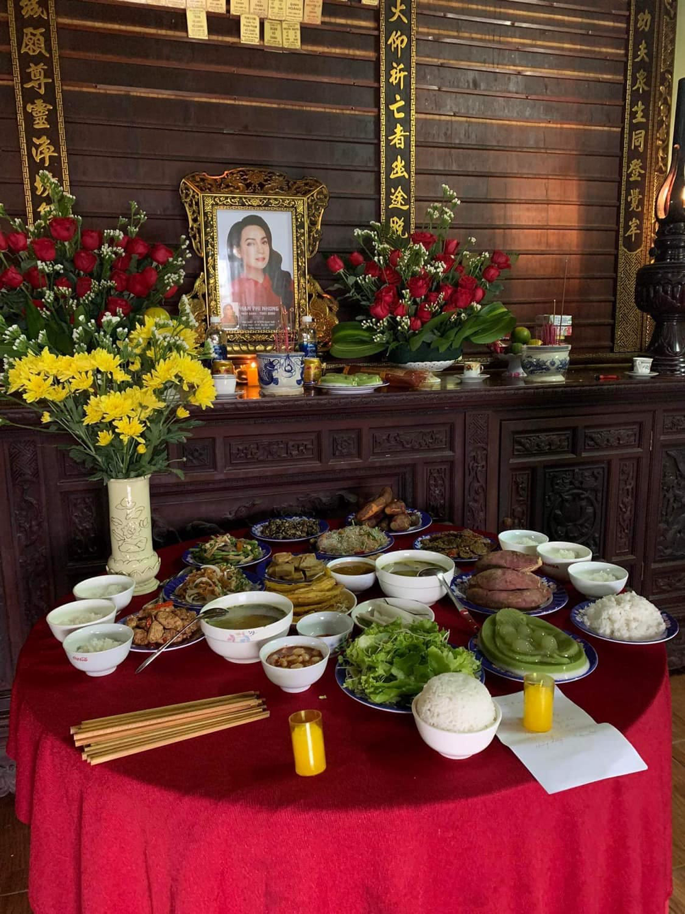 Rộ tin đồn Hồ Văn Cường bị cấm đến dự lễ 49 ngày Phi Nhung, người trong ê-kíp phản bác-4