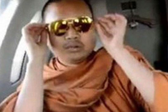 Sư Thái hiếp dâm bé gái, lừa tiền dân cho để mua phi cơ 