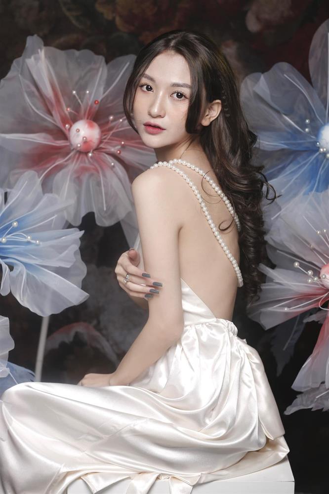 Diễn viên Anh Thư sau ồn ào clip nóng: Liên tục khoe dáng và cuộc sống sang chảnh-4