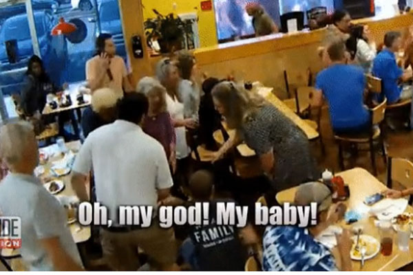 Bé trai 10 tháng tuổi đang ăn thì gục xuống bàn, rơi vào nguy kịch, diễn biến tiếp theo như phim trước khi phép màu xảy ra-3