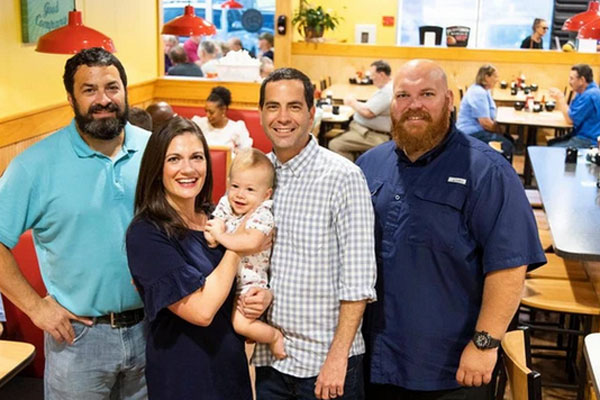 Bé trai 10 tháng tuổi đang ăn thì gục xuống bàn, rơi vào nguy kịch, diễn biến tiếp theo như phim trước khi phép màu xảy ra-6