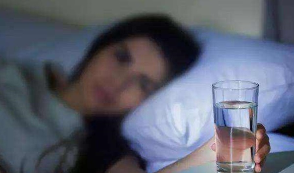 Đêm nào cũng tỉnh giấc vì 3 lý do kỳ lạ này, coi chừng đường huyết tăng cao quá mức, chủ quan có thể gây biến chứng nguy hiểm cho tim, thận-3