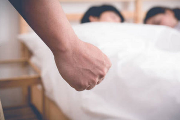 Bị vợ cắm sừng, người đàn ông làm điều không thể tưởng tượng với vợ của tình địch-1