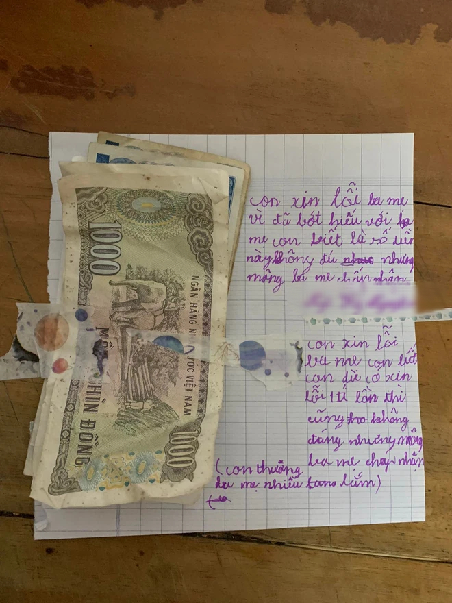 Cha mẹ phàn nàn con đi siêu thị tốn tiền quá, cô nhóc làm hành động được khen ngợi: Còn bé mà khéo léo quá!-1