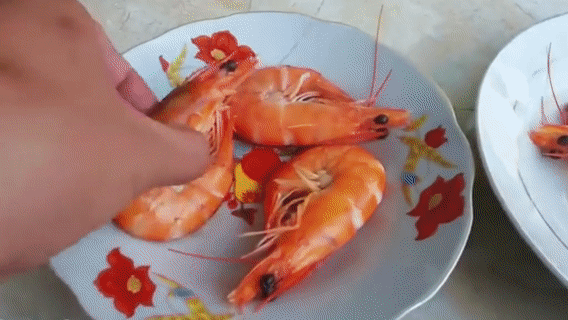 Chỉ cần nhìn 1 điểm vẫn biết được quán ăn nào dùng tôm tươi hay tôm đông lạnh nấu cho thực khách!-2