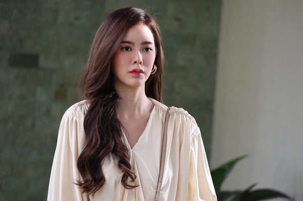 Chị dâu ngang nhiên tay trong tay với người đàn ông lạ trên phố, đến khi tôi hỏi mẹ chồng mới biết sự thật rúng động-1