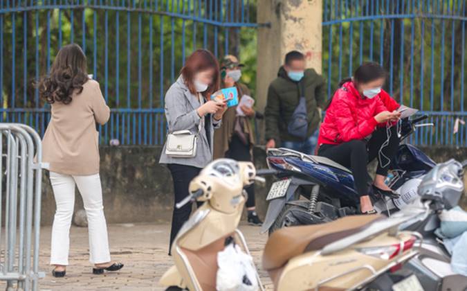 Phe vé khóc ròng trước trận Việt Nam - Ả Rập Saudi vào tối nay-8