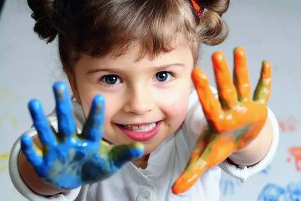 Con gái vấp ngã đau đớn, siêu mẫu Hà Anh xử lý nhẹ nhàng mà ai cũng khen nức nở-3