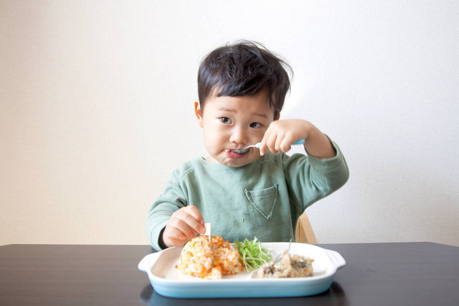 Kiên trì rèn 5 thói quen này cho trẻ dưới 3 tuổi, tương lai mẹ nhàn tênh khi con mình biết tự lập sớm, tự giác học hành giỏi giang-2