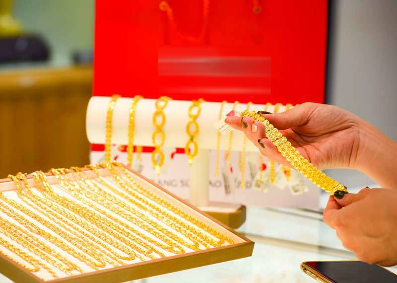 Giá vàng hôm nay 17/11: Tăng dữ dội, áp ngưỡng 62 triệu đồng-1