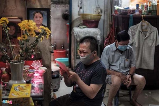 Con nhớ mẹ và em quá!