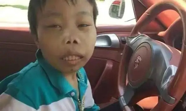 Đại gia xấu nhất Trung Quốc” gây bất ngờ khi lộ tin sắp lấy vợ, ngoại hình cô dâu khiến dân tình sốt xình xịch-2