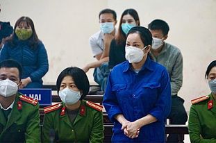 5 luật sư bỏ ra ngoài khi tòa không hoãn xét xử vợ chồng Đường Nhuệ-5