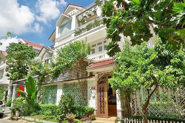 Bị tố mượn nhà sống ảo, Vy Oanh khoe quà cưới triệu đô của ông xã, khéo chứng minh gia đình có 1000 tỷ-2