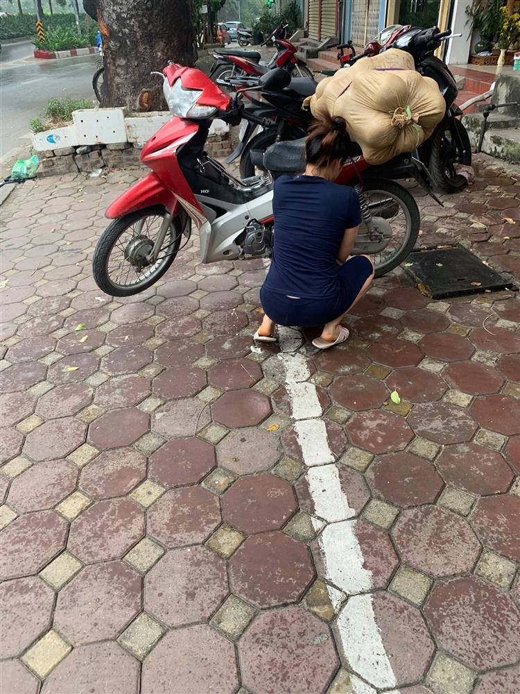 Bưởi được bán với giá 9.000 đồng/quả khiến chị em mua vài chục quả 1 lần ăn không chán-5