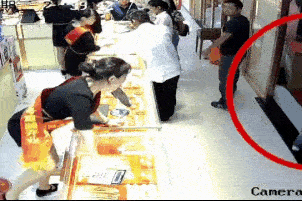 Nam thanh niên gặp tai nạn tử vong sau khi cướp dây chuyền-2