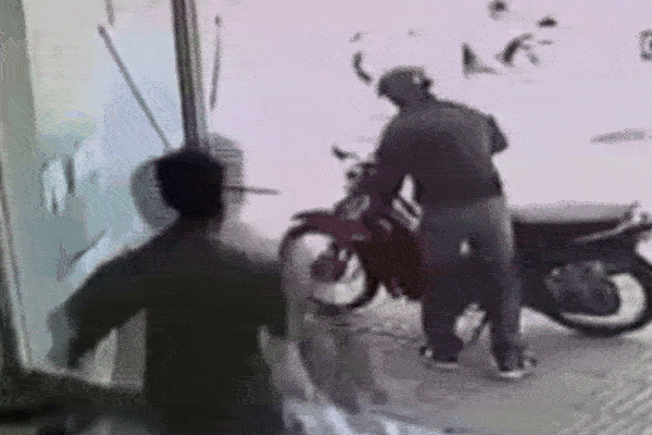 Tưởng ‘ăn ngon’ chiếc xe máy, tên trộm bất ngờ bỏ của chạy lấy người-1